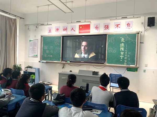 学生观影照片3.jpg