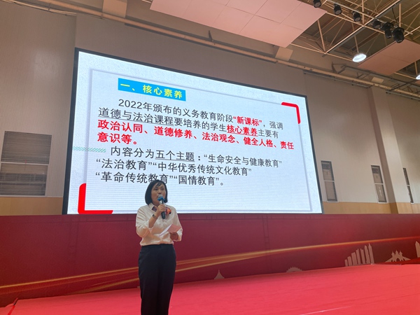 政治组危敏老师带来学法指导.JPG