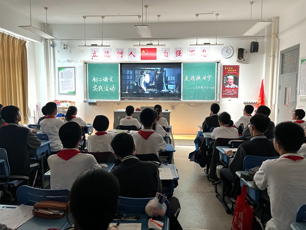 学生观影照片2.jpg