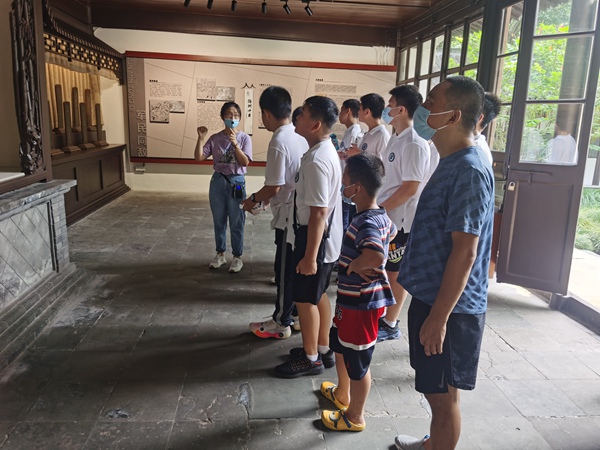 参观史公祠堂.jpg