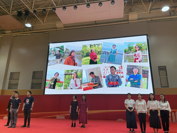 语文备课组展示.JPG