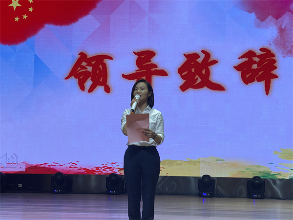 6. 郑金平主任作新学期赠言.jpg