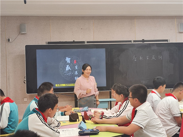 杨涵老师上课风采.jpg