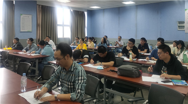 市直初二老师观摩听课.jpg