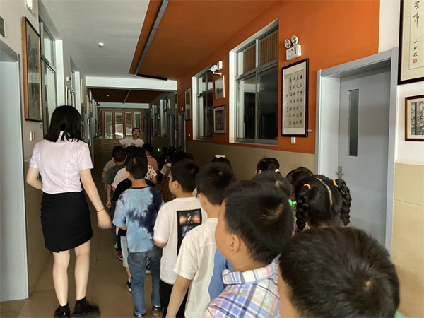 参观校园.jpg