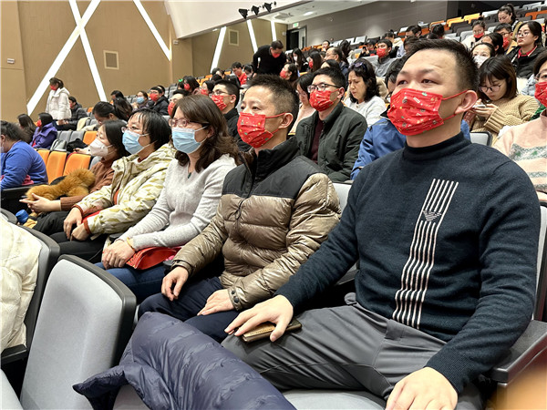 南门街校区老师们认真聆听.jpg