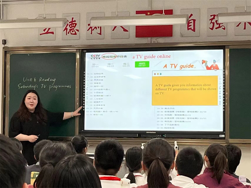 沈灿老师授课.jpg
