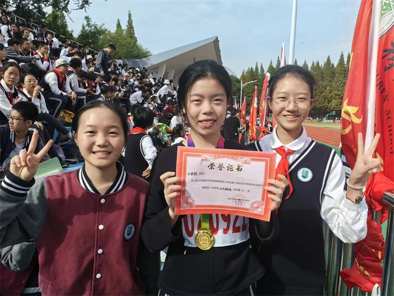 采访初二学生.jpg