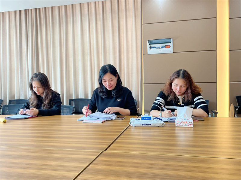 杨蔚老师评课.jpg