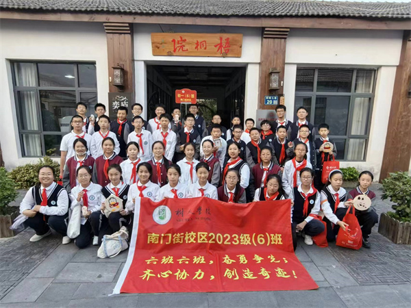 班级合影.jpg