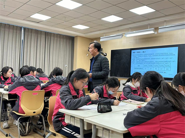 胡立军老师上课.jpg
