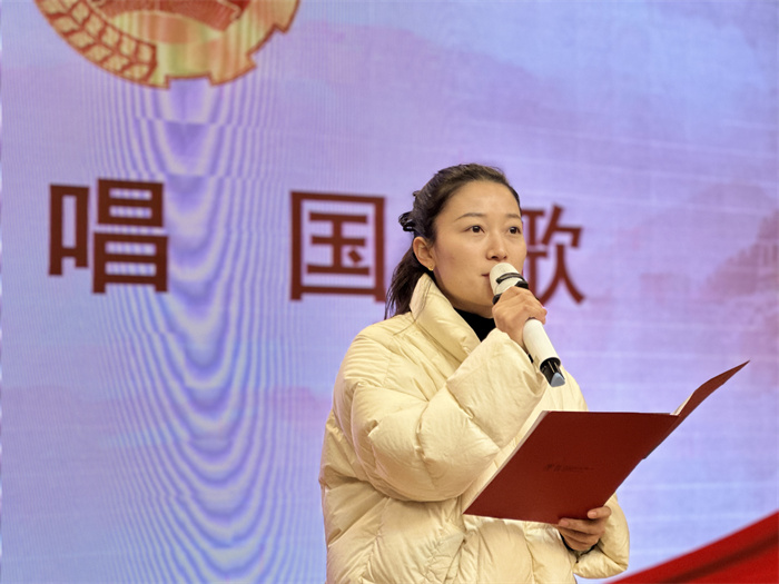 奏唱国歌.jpg