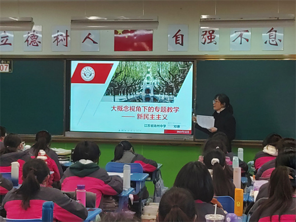 邓惠老师上课中.jpg