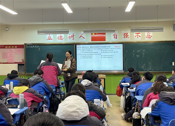 樊妍老师课堂风采.jpg