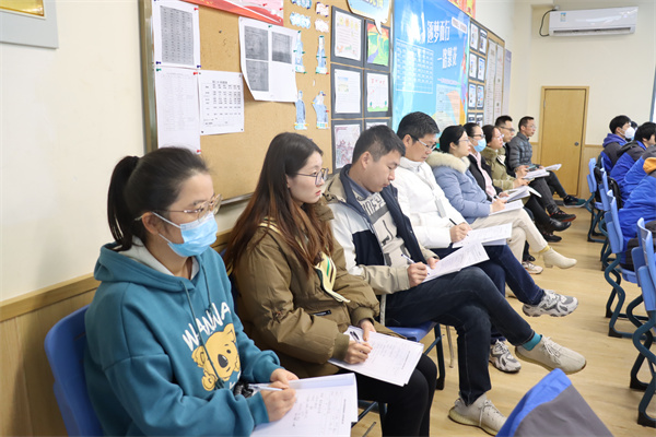 4生物组全体成员参加听课.jpg