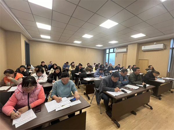 理科组全体教师听课 (1).jpg