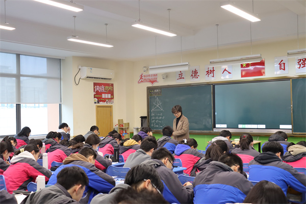 徐小美老师上课.jpg
