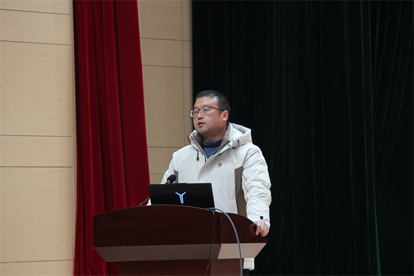 班主任代表王垒发言.jpg