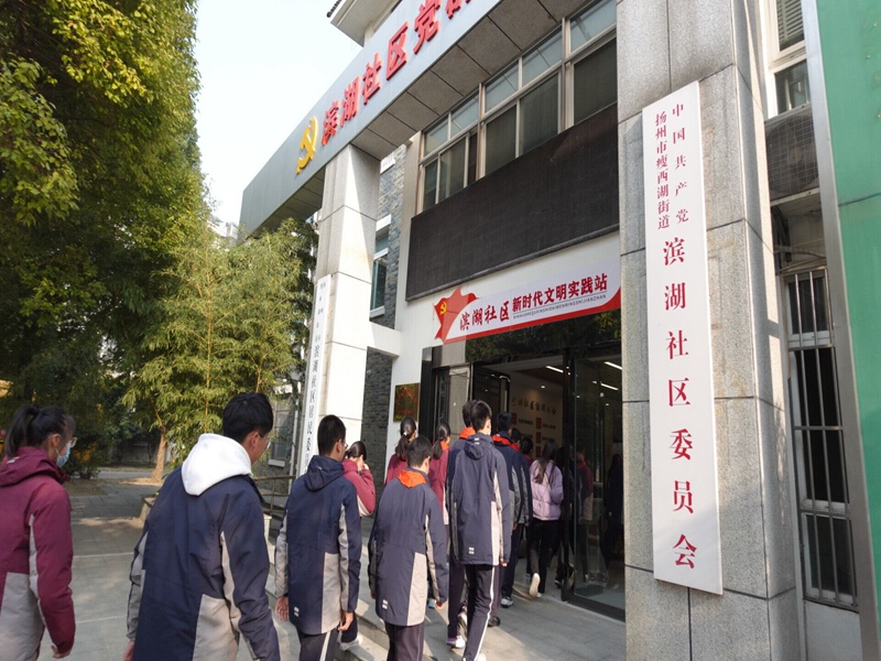 走进基地.jpg