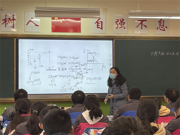 杨丽娟老师在高三3班上课.jpg