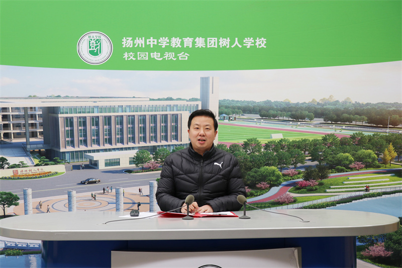 03张鹏副校长直播讲话.jpg