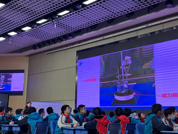 周映梅授课.JPG