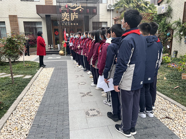 聆听介绍.jpg
