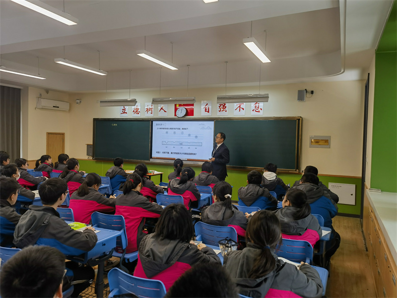 叶建军老师上课.jpg