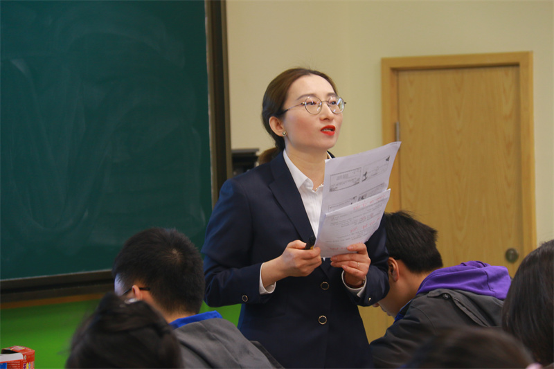 潘佳老师课堂风采1.jpg