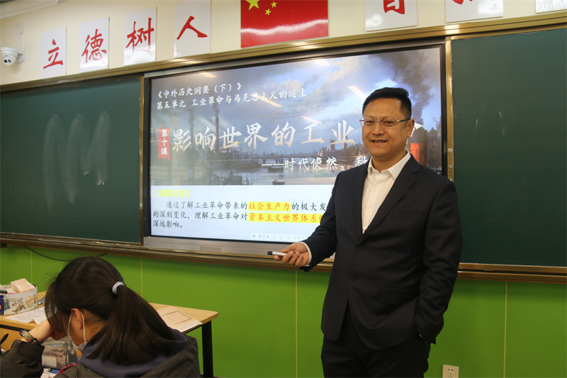 历史学科殷宏老师上课.jpg