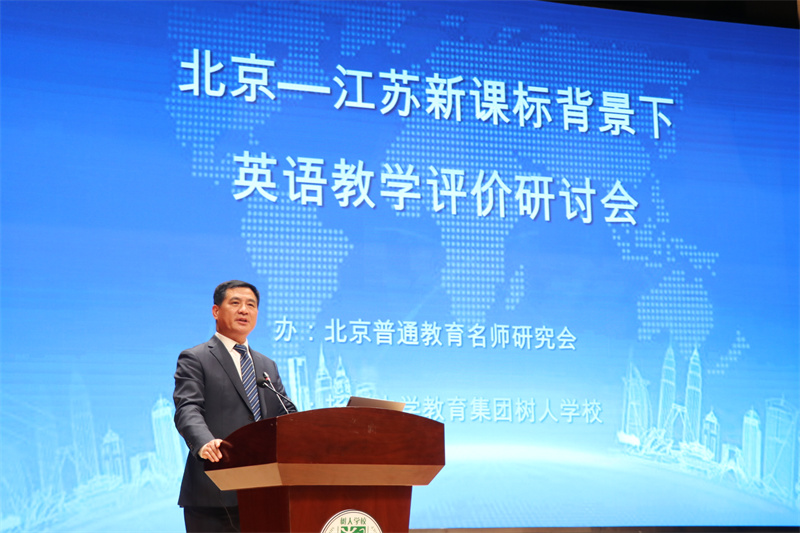 凤栖湖校区校长朱云峰主持并发言.jpg