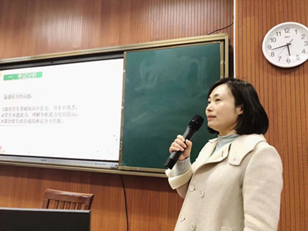 初三政治备课主任危敏.JPG
