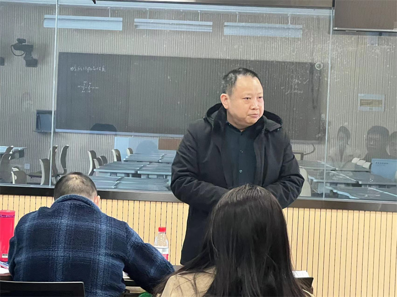 化学学科王飞老师评课.jpg