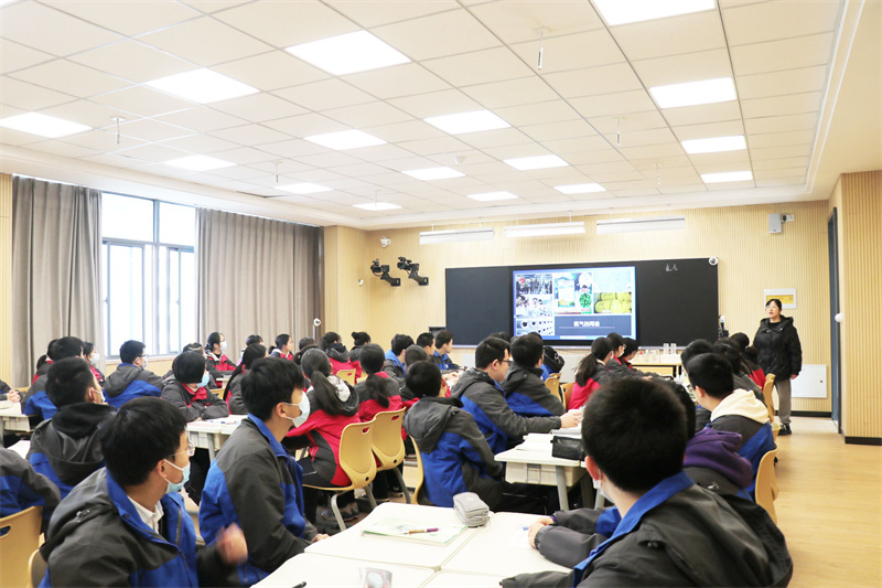 化学学科吴娟老师上课.jpg