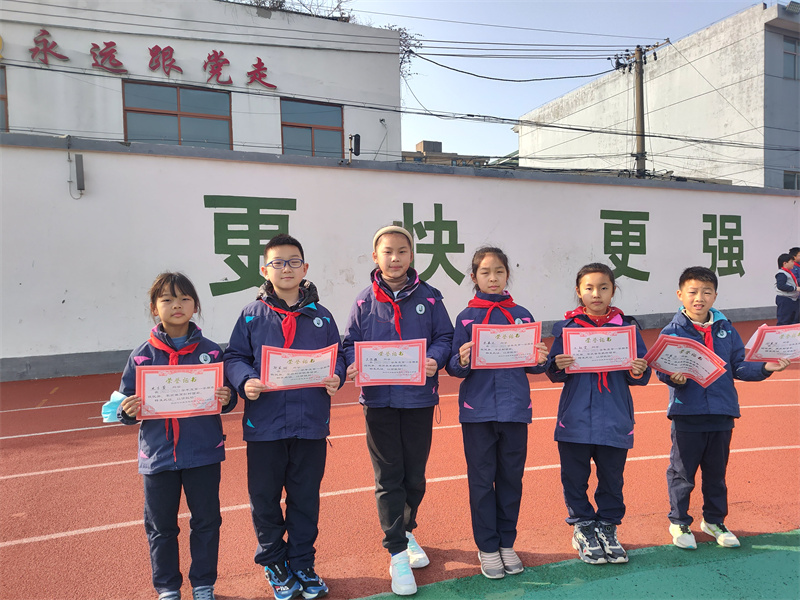 三年级获奖同学合影.jpg