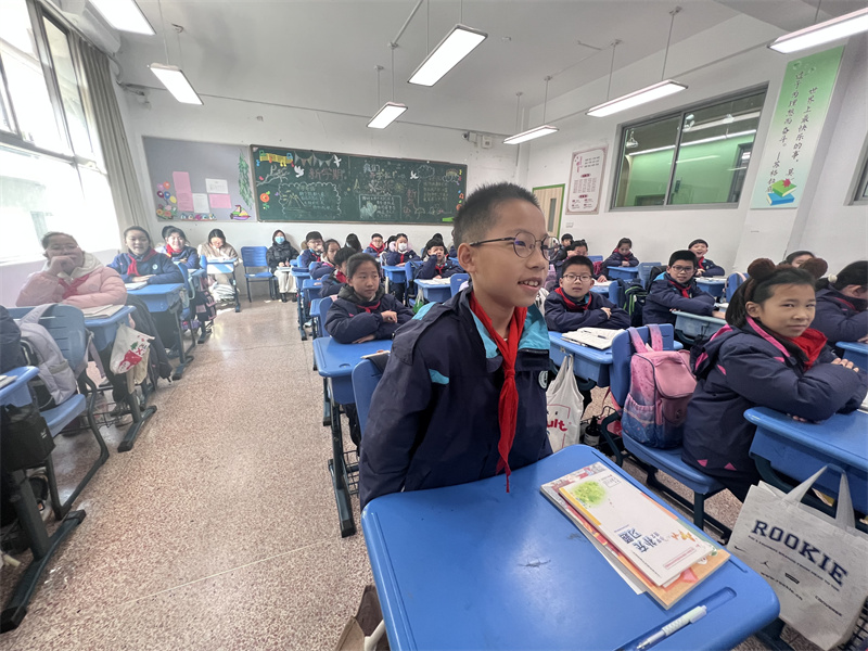 学生回答教师提问.jpg