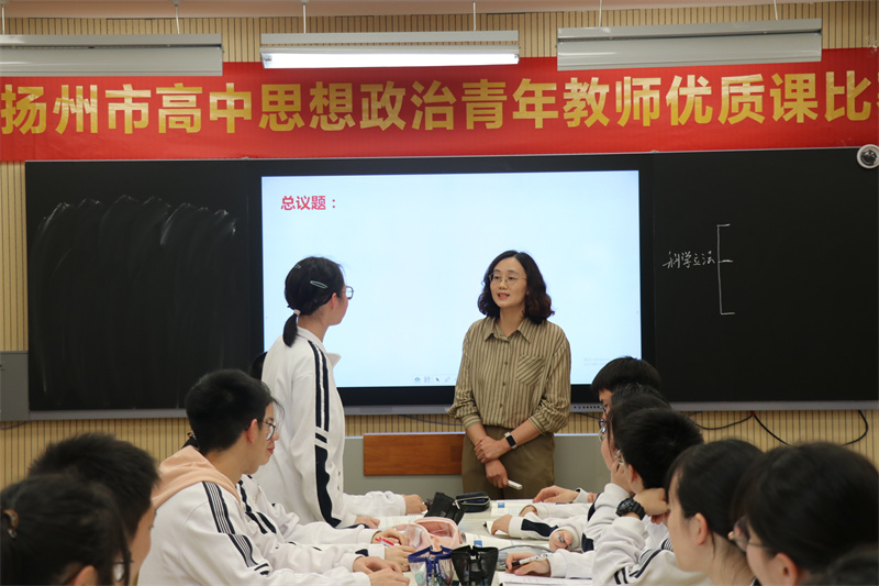 刘华老师比赛中 (2).jpg