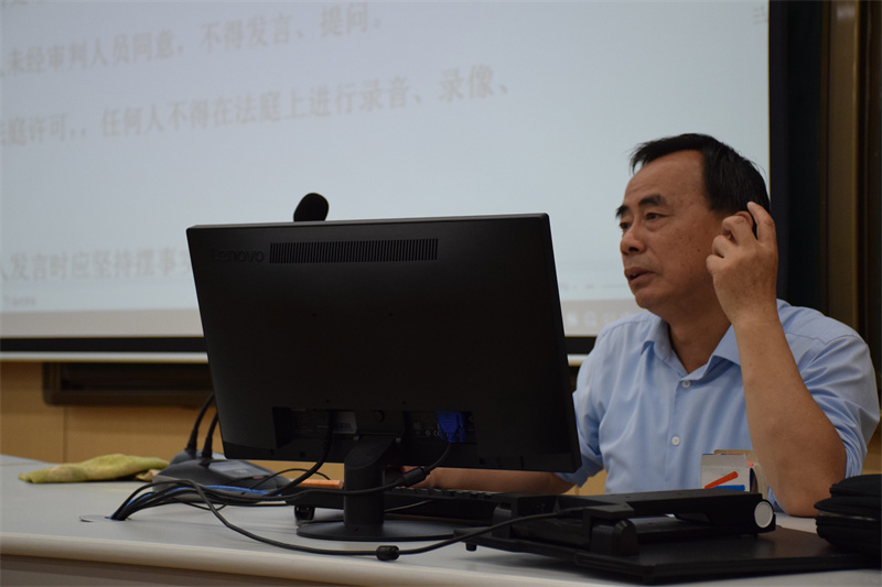 洪利春律师2.jpg