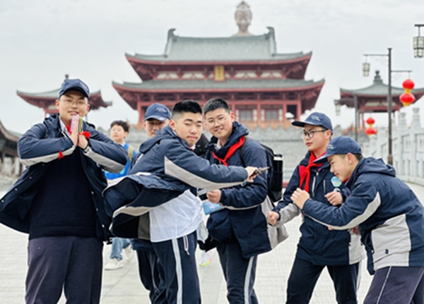 学生特写11小组合影.jpg