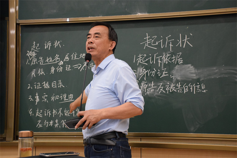 洪利春律师1.jpg