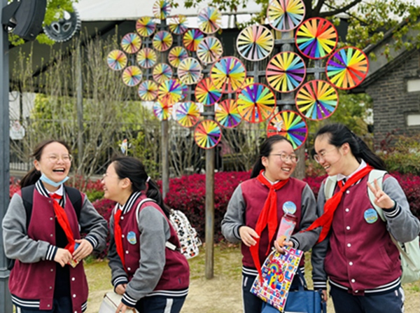学生特写6欢歌笑语.jpg