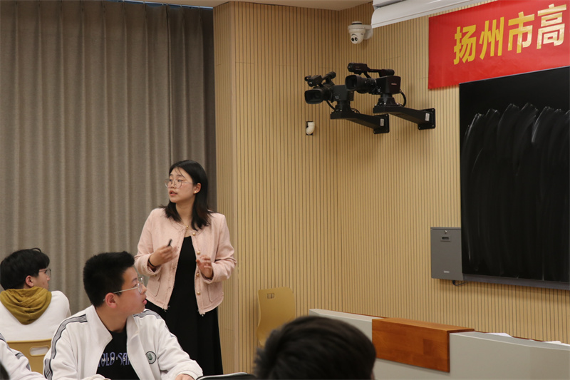 夏玮老师比赛中.jpg