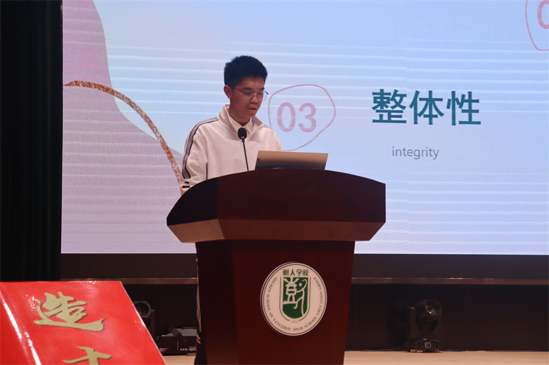 高一7班 周之恒同学作经验介绍.jpg