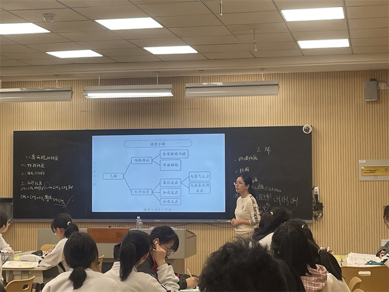 徐素琴老师课堂风采.jpg