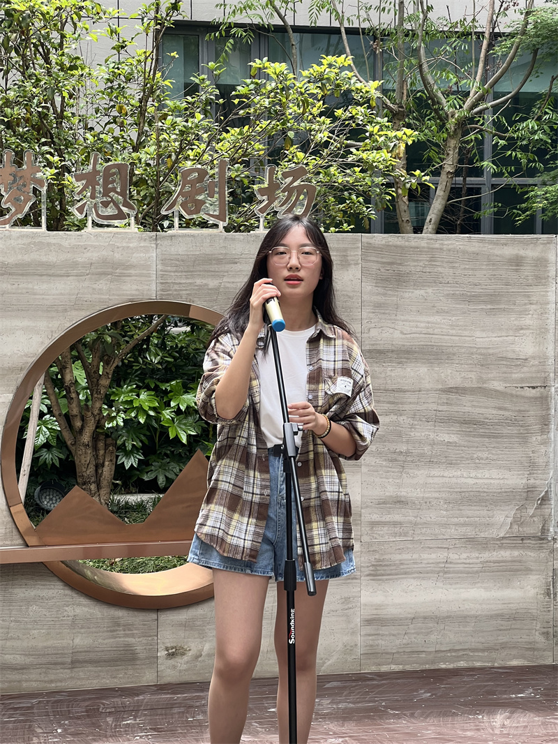 黄熙研演唱《海芋恋》.jpg