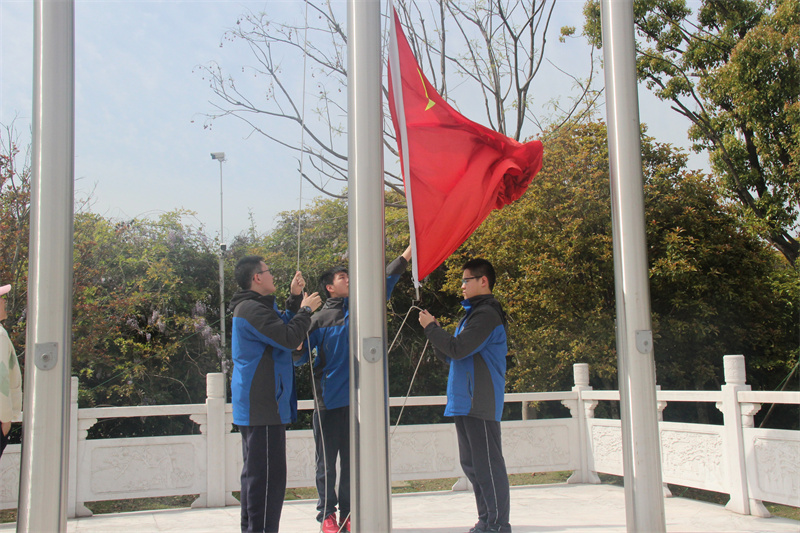 升旗手和护旗手.jpg