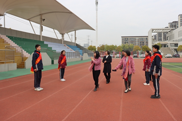 丁老师入场.JPG