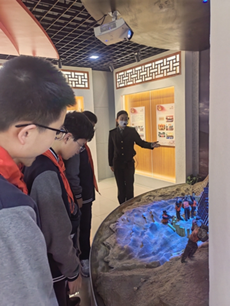 讲解.jpg
