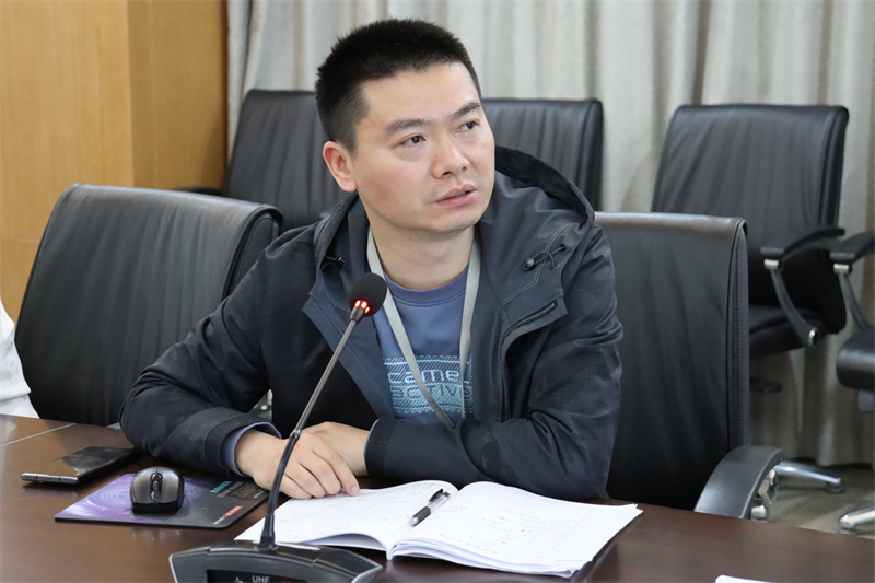 数学备课组颜俊老师发言.jpg