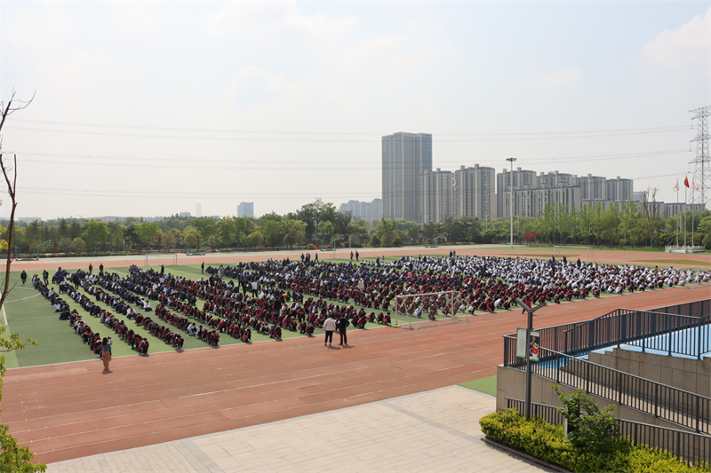 15操场全景.jpg